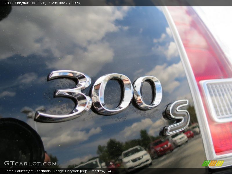 2013 300 S V8 Logo