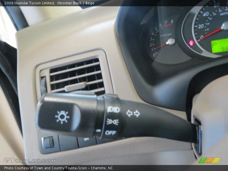 Obsidian Black / Beige 2009 Hyundai Tucson Limited