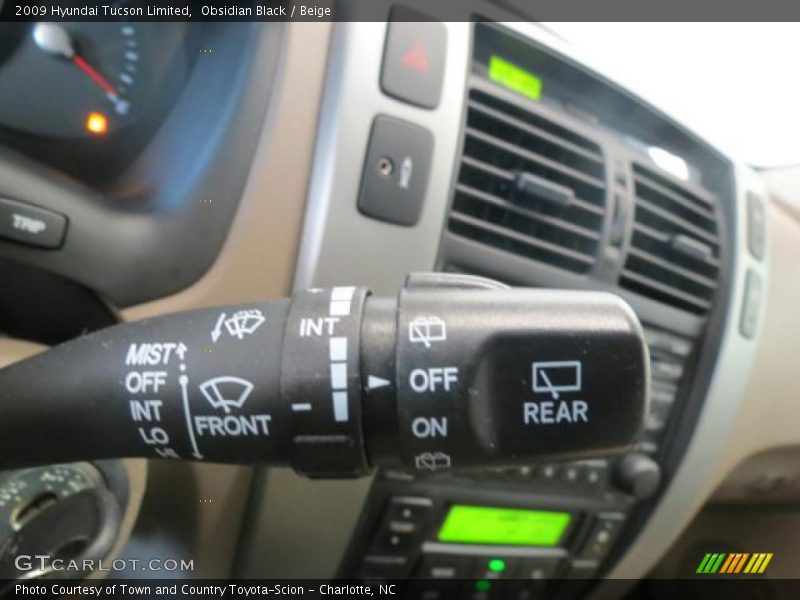 Obsidian Black / Beige 2009 Hyundai Tucson Limited