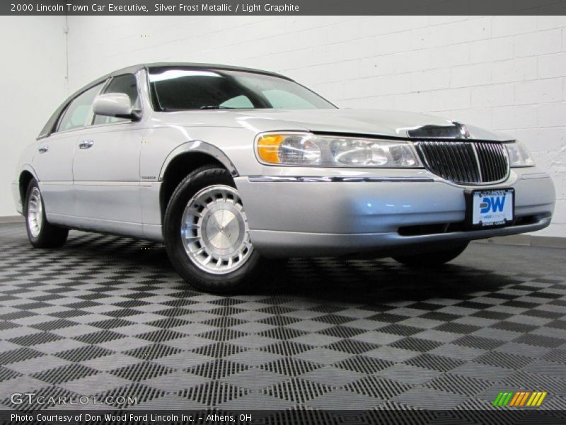 Silver Frost Metallic / Light Graphite 2000 Lincoln Town Car Executive