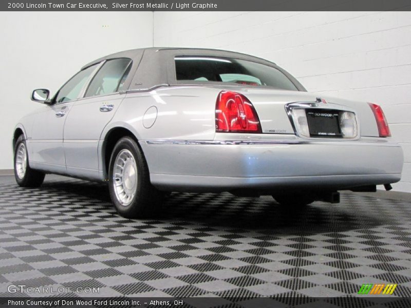 Silver Frost Metallic / Light Graphite 2000 Lincoln Town Car Executive