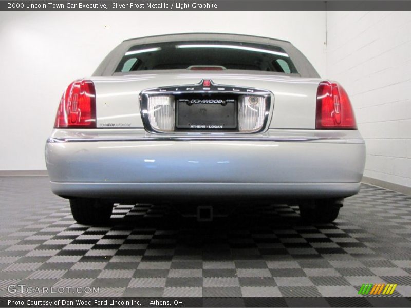 Silver Frost Metallic / Light Graphite 2000 Lincoln Town Car Executive