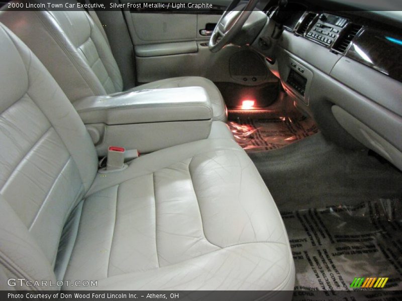Silver Frost Metallic / Light Graphite 2000 Lincoln Town Car Executive