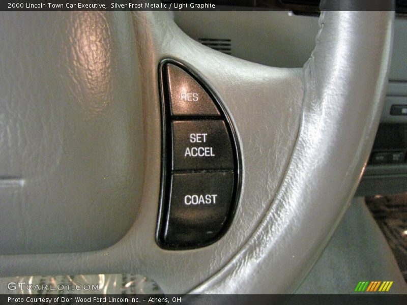 Silver Frost Metallic / Light Graphite 2000 Lincoln Town Car Executive