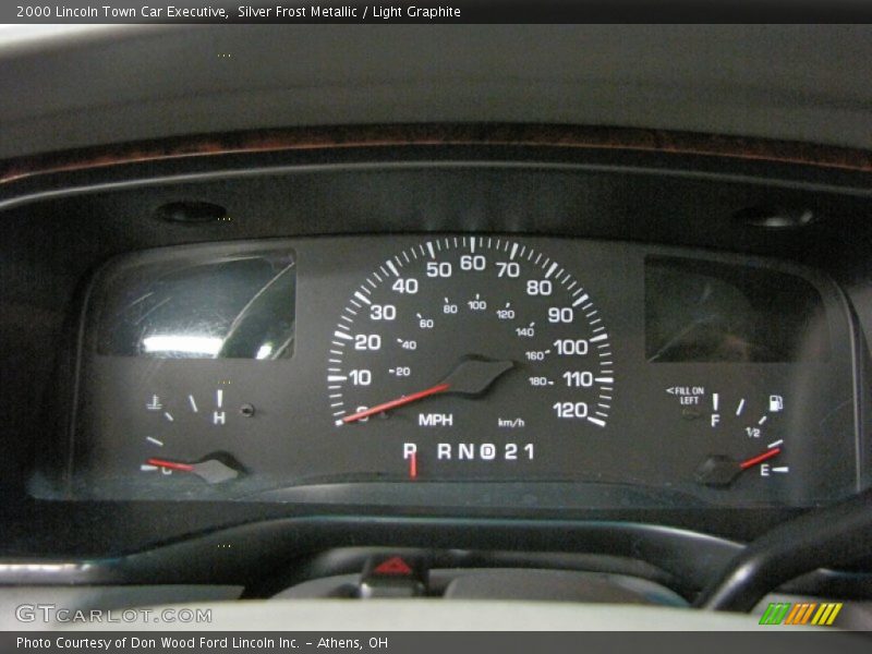 Silver Frost Metallic / Light Graphite 2000 Lincoln Town Car Executive