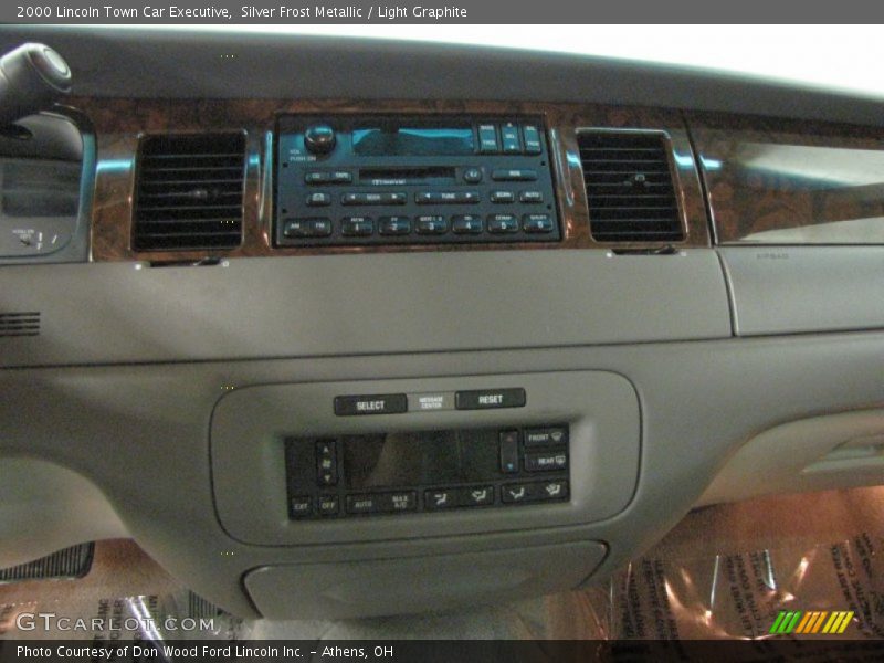 Silver Frost Metallic / Light Graphite 2000 Lincoln Town Car Executive