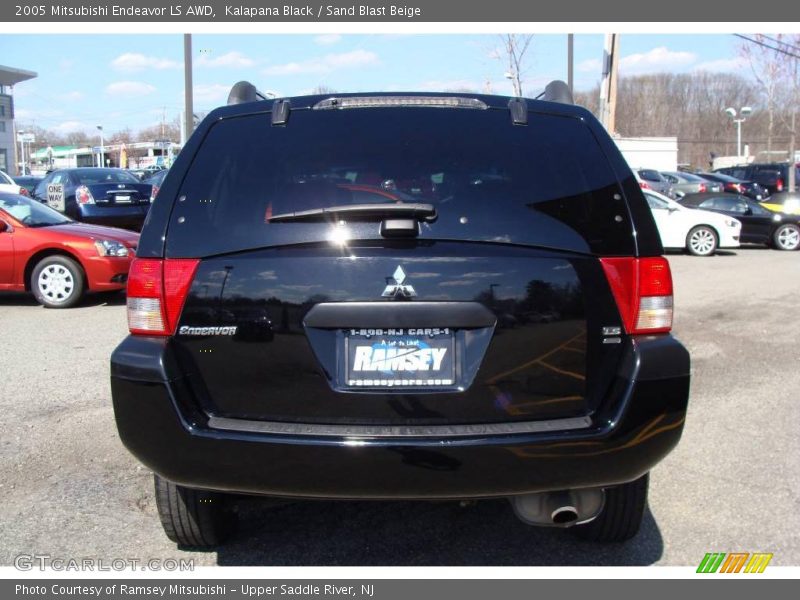 Kalapana Black / Sand Blast Beige 2005 Mitsubishi Endeavor LS AWD