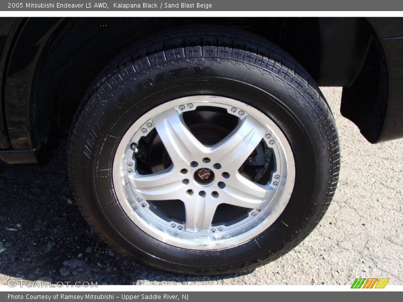 Kalapana Black / Sand Blast Beige 2005 Mitsubishi Endeavor LS AWD