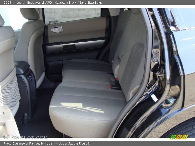 Kalapana Black / Sand Blast Beige 2005 Mitsubishi Endeavor LS AWD