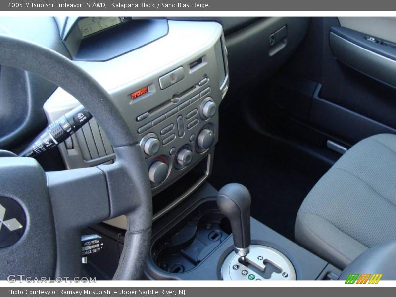 Kalapana Black / Sand Blast Beige 2005 Mitsubishi Endeavor LS AWD