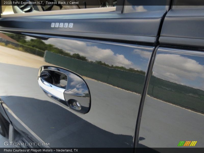 Tuxedo Black / Camel 2010 Ford Expedition XLT