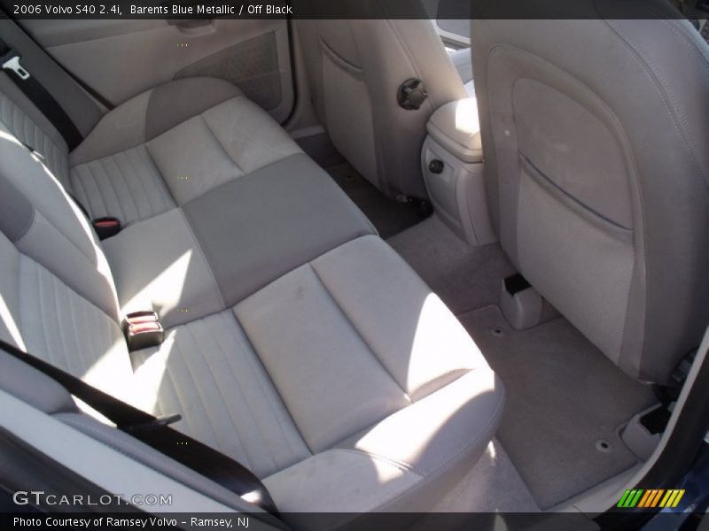 Barents Blue Metallic / Off Black 2006 Volvo S40 2.4i