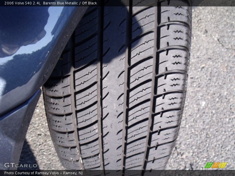 Barents Blue Metallic / Off Black 2006 Volvo S40 2.4i