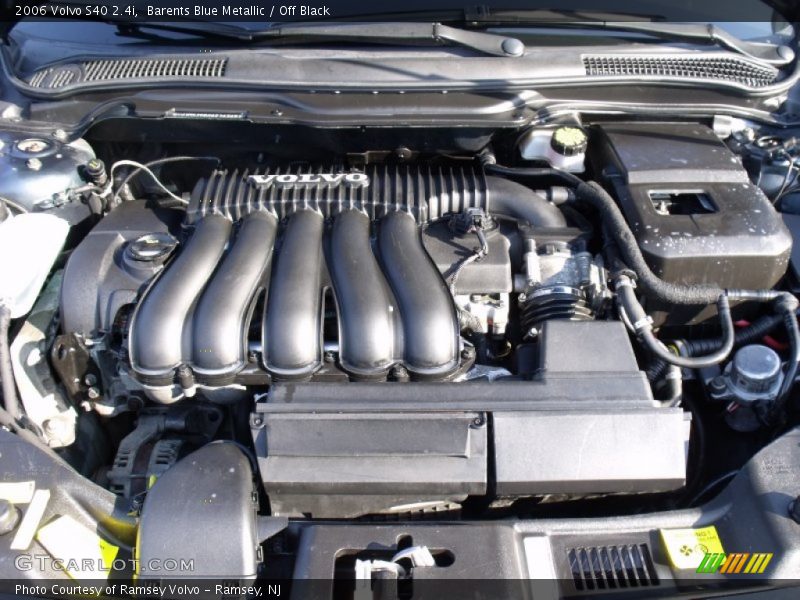 Barents Blue Metallic / Off Black 2006 Volvo S40 2.4i