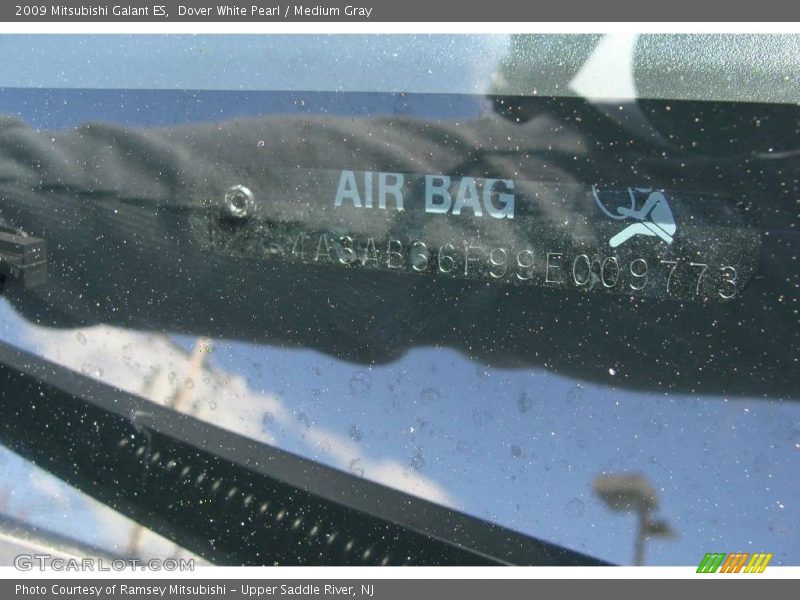 Dover White Pearl / Medium Gray 2009 Mitsubishi Galant ES