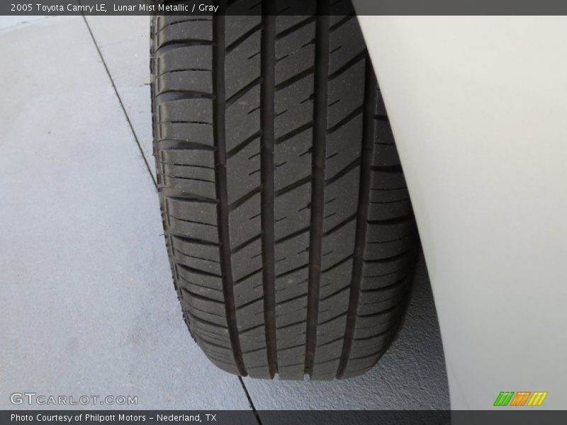 Lunar Mist Metallic / Gray 2005 Toyota Camry LE