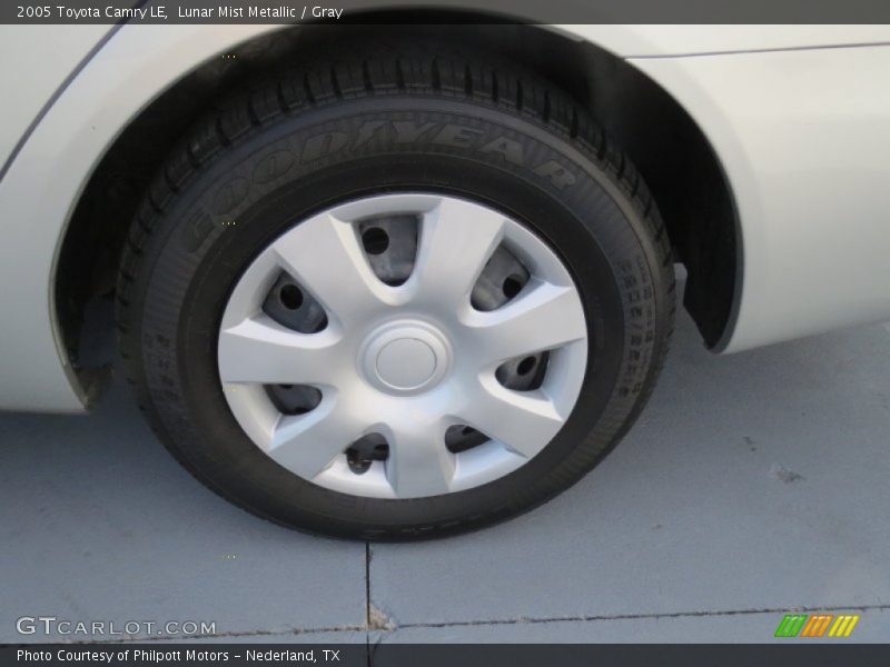 Lunar Mist Metallic / Gray 2005 Toyota Camry LE