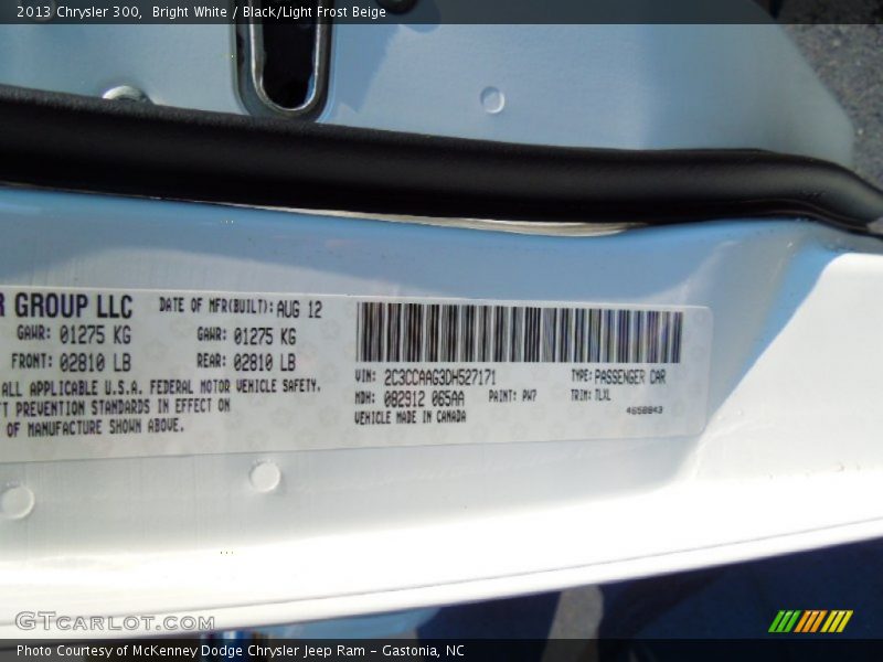 Bright White / Black/Light Frost Beige 2013 Chrysler 300