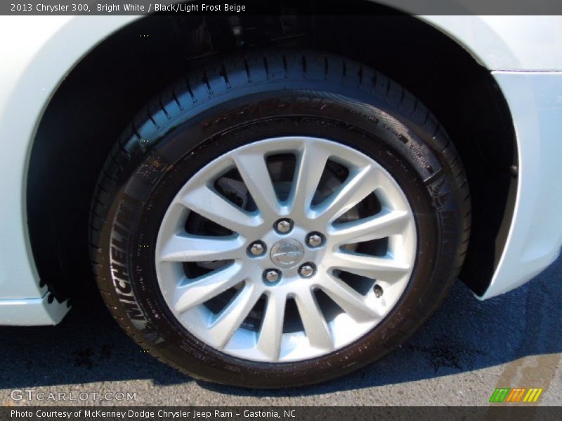 Bright White / Black/Light Frost Beige 2013 Chrysler 300