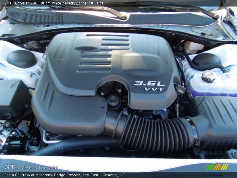 Bright White / Black/Light Frost Beige 2013 Chrysler 300