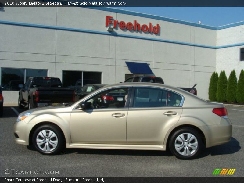 Harvest Gold Metallic / Warm Ivory 2010 Subaru Legacy 2.5i Sedan