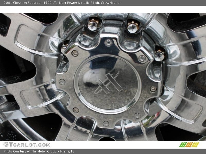 Light Pewter Metallic / Light Gray/Neutral 2001 Chevrolet Suburban 1500 LT