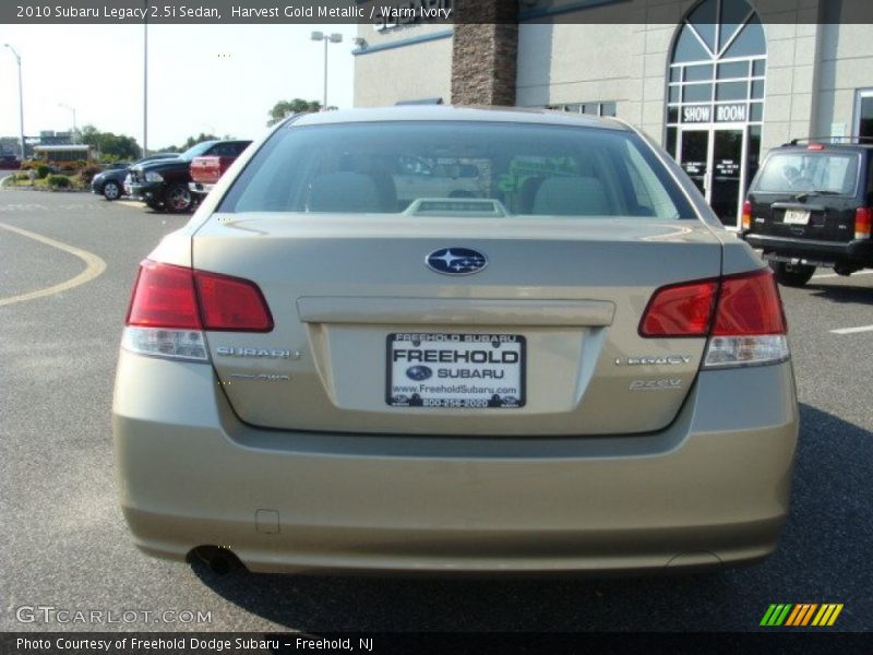Harvest Gold Metallic / Warm Ivory 2010 Subaru Legacy 2.5i Sedan
