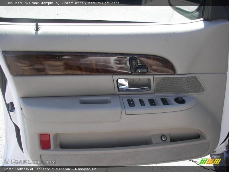 Vibrant White / Medium Light Stone 2009 Mercury Grand Marquis LS