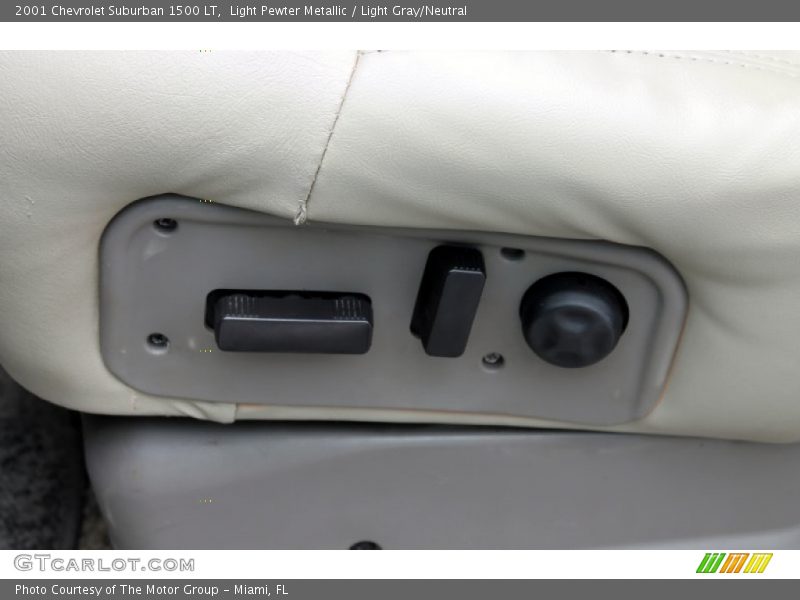 Light Pewter Metallic / Light Gray/Neutral 2001 Chevrolet Suburban 1500 LT