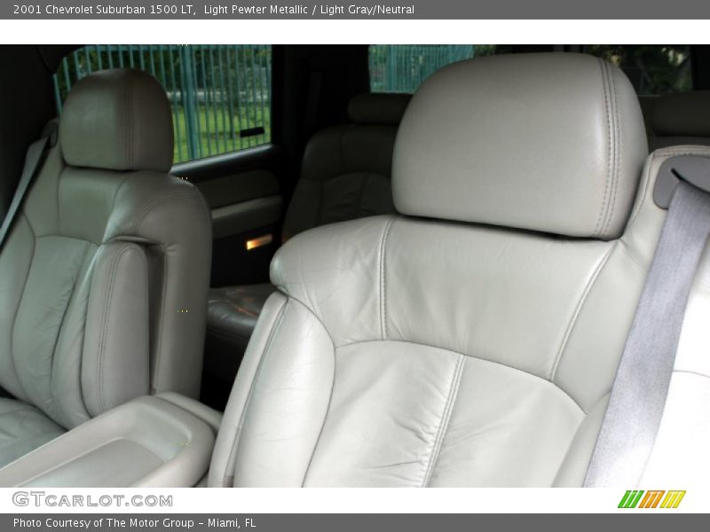 Light Pewter Metallic / Light Gray/Neutral 2001 Chevrolet Suburban 1500 LT