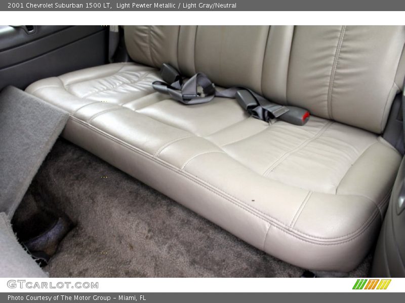 Light Pewter Metallic / Light Gray/Neutral 2001 Chevrolet Suburban 1500 LT
