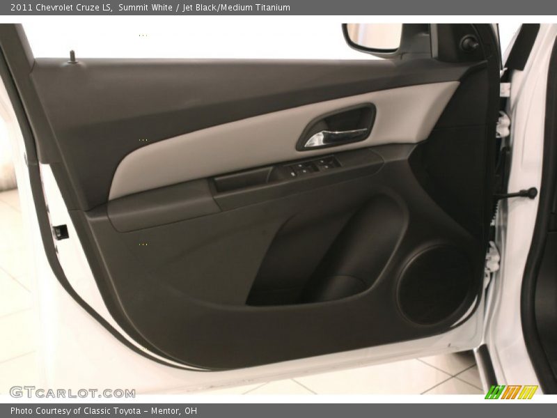 Summit White / Jet Black/Medium Titanium 2011 Chevrolet Cruze LS