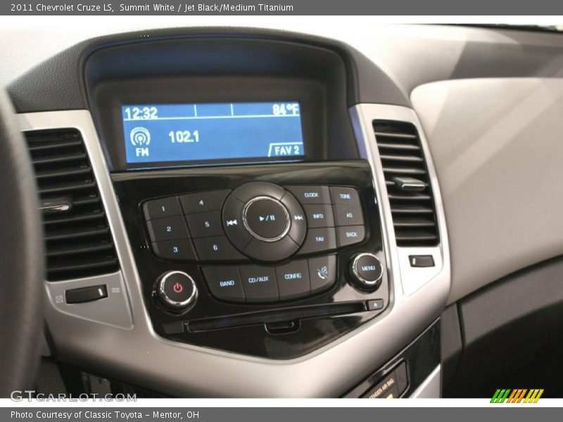 Summit White / Jet Black/Medium Titanium 2011 Chevrolet Cruze LS