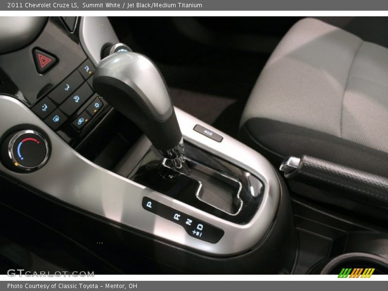 Summit White / Jet Black/Medium Titanium 2011 Chevrolet Cruze LS