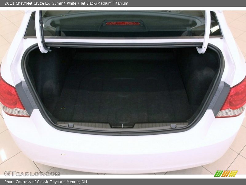 Summit White / Jet Black/Medium Titanium 2011 Chevrolet Cruze LS