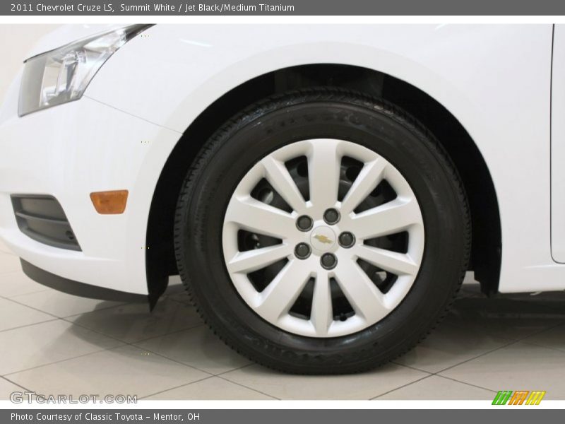 Summit White / Jet Black/Medium Titanium 2011 Chevrolet Cruze LS