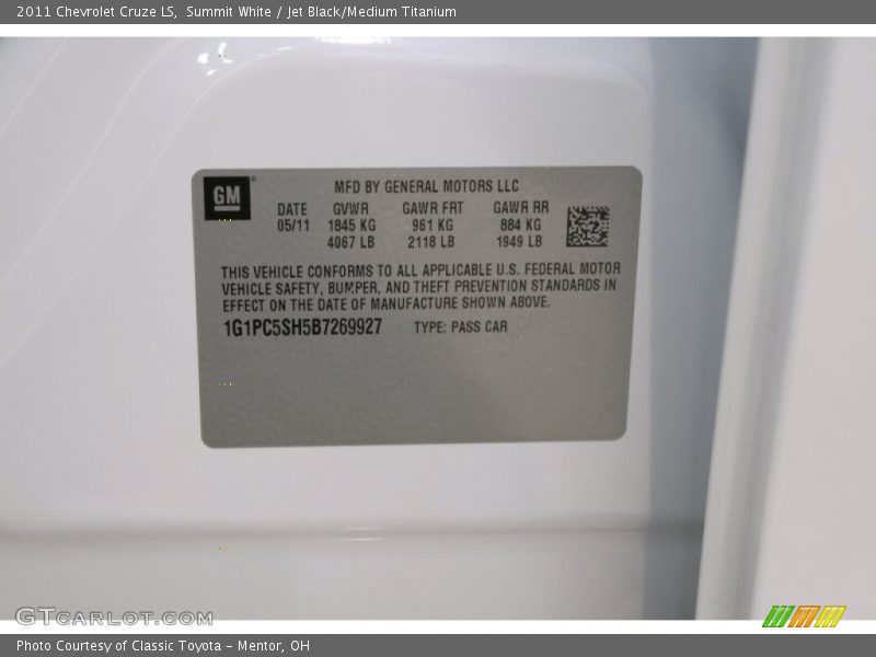 Summit White / Jet Black/Medium Titanium 2011 Chevrolet Cruze LS