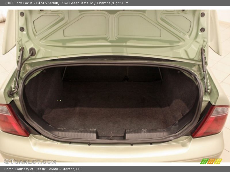 Kiwi Green Metallic / Charcoal/Light Flint 2007 Ford Focus ZX4 SES Sedan