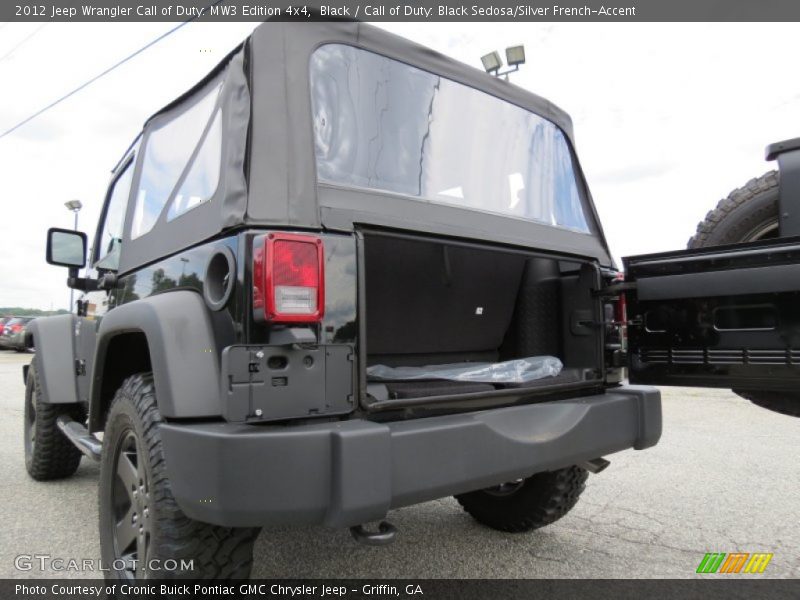 Black / Call of Duty: Black Sedosa/Silver French-Accent 2012 Jeep Wrangler Call of Duty: MW3 Edition 4x4