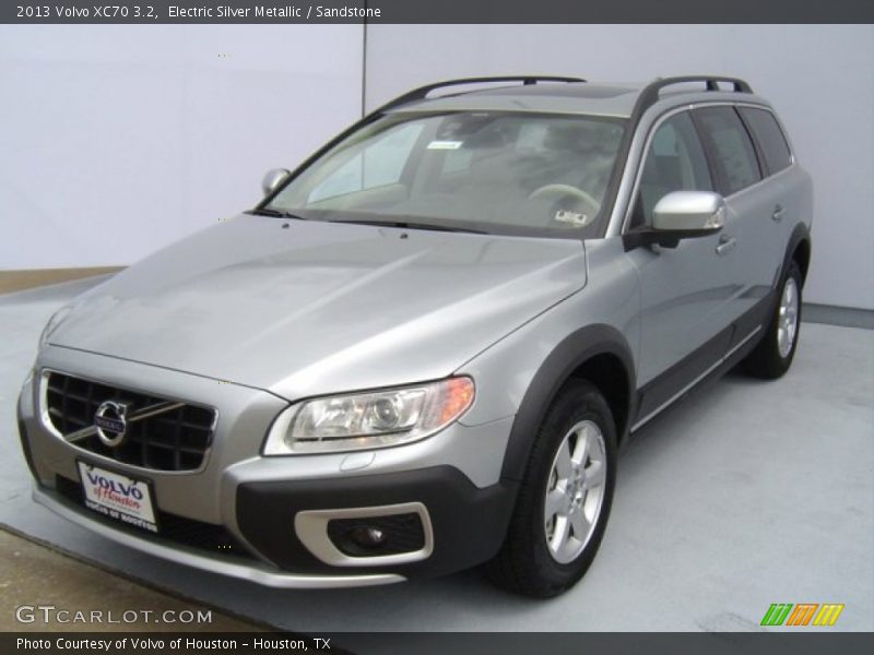 Electric Silver Metallic / Sandstone 2013 Volvo XC70 3.2