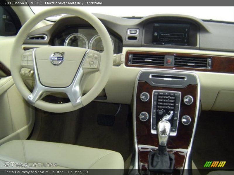 Dashboard of 2013 XC70 3.2