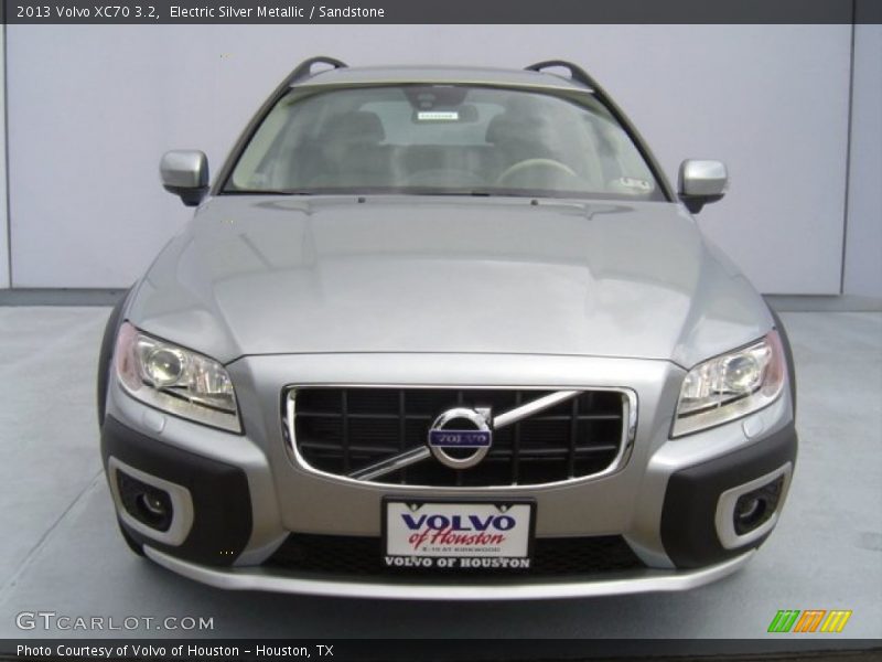 Electric Silver Metallic / Sandstone 2013 Volvo XC70 3.2