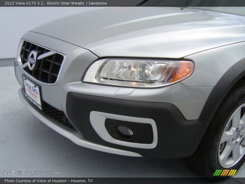 Electric Silver Metallic / Sandstone 2013 Volvo XC70 3.2