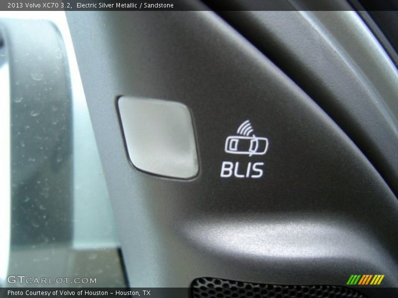 Electric Silver Metallic / Sandstone 2013 Volvo XC70 3.2