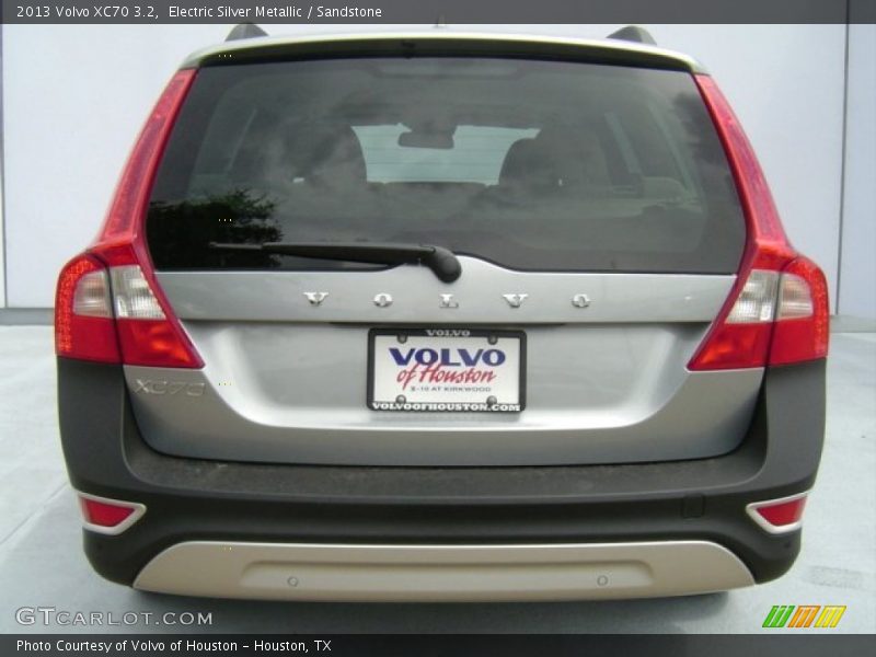 Electric Silver Metallic / Sandstone 2013 Volvo XC70 3.2