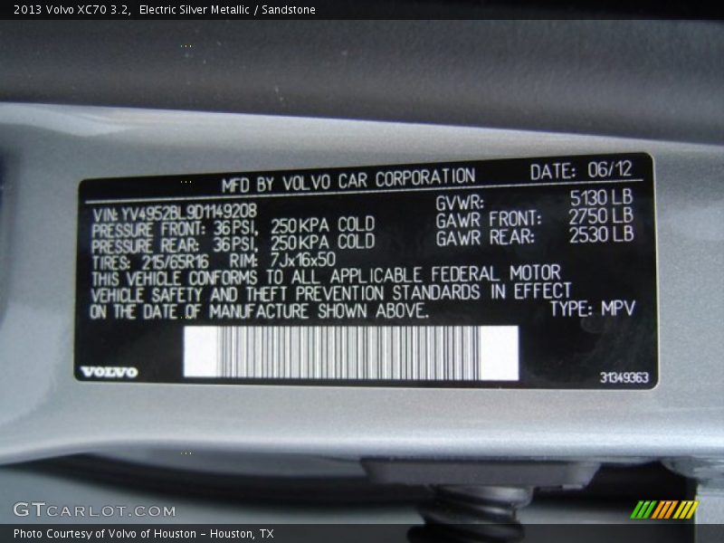 Electric Silver Metallic / Sandstone 2013 Volvo XC70 3.2