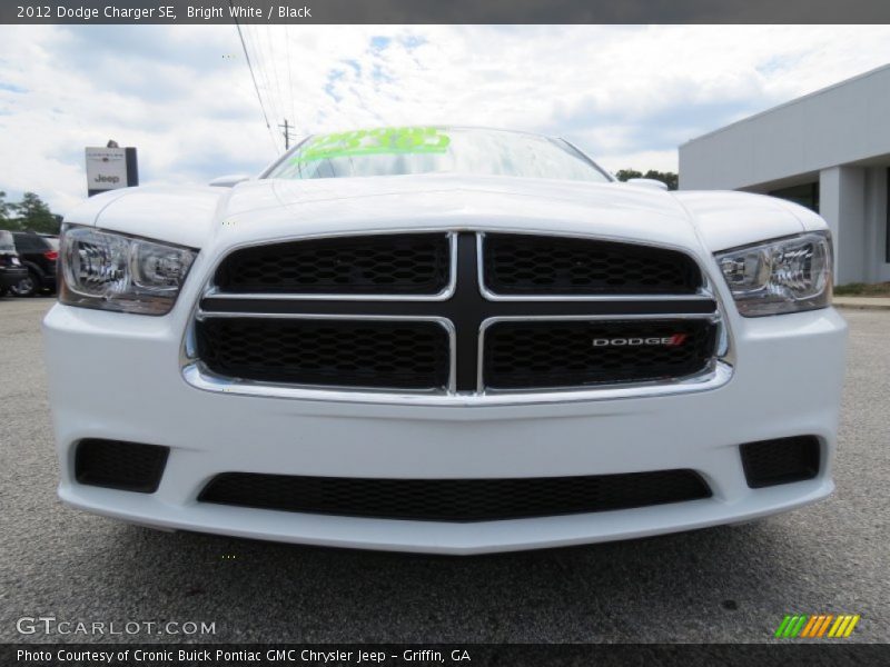 Bright White / Black 2012 Dodge Charger SE