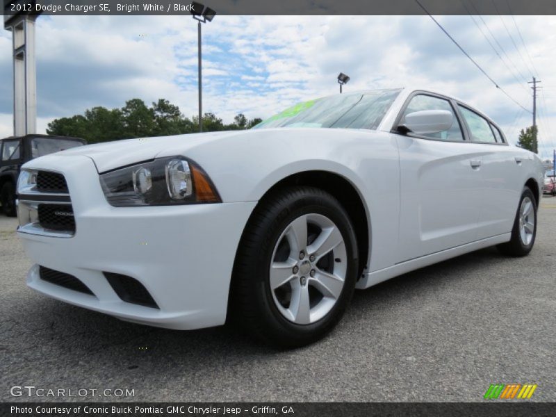 Bright White / Black 2012 Dodge Charger SE
