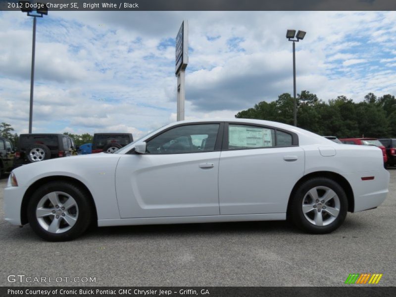 Bright White / Black 2012 Dodge Charger SE