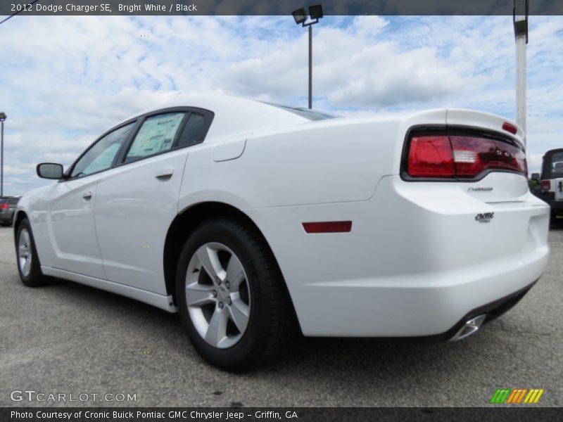 Bright White / Black 2012 Dodge Charger SE